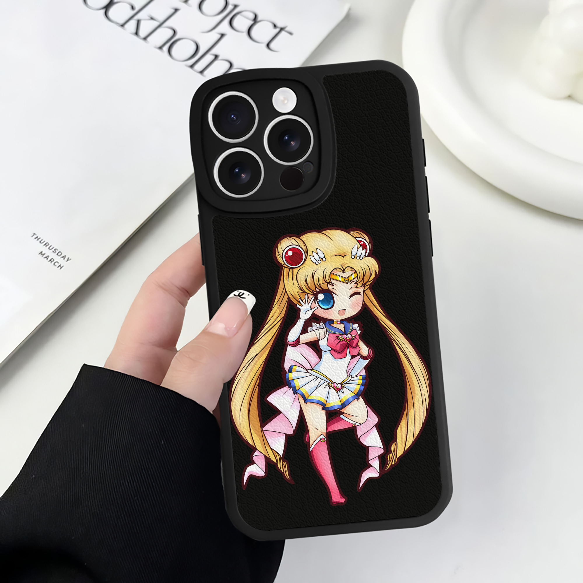 （画像用） 美少女戦士セーラームーン 月野 うさぎ つきの うさぎ Sailor Moon Tsukino Usagi 【iPhone 16シリーズ対応】シリコンスマホケース（レザー調） 材質：シリコン